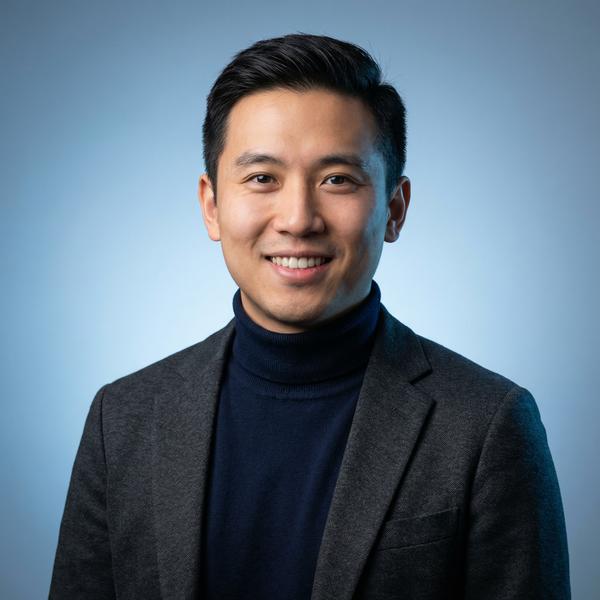 萝莉岛社区顾问陈逸飞